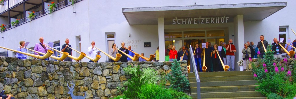 Schlusskonzert vor dem Hotel